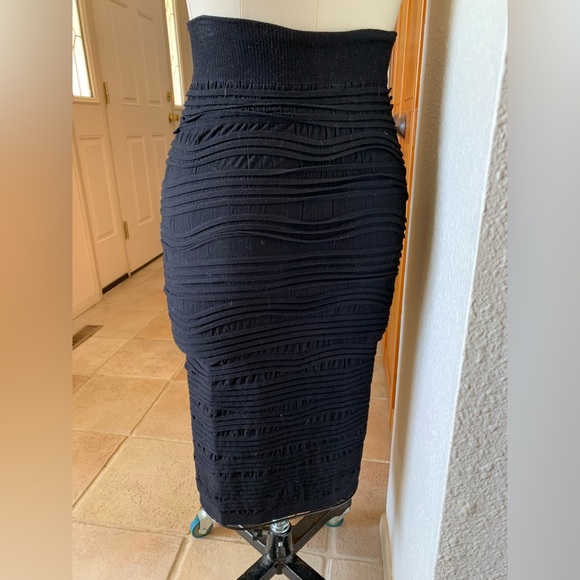 Closet clean out sale! Casual/semi professional body, con skirt. New with tags. - Picture 3 of 4